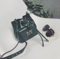 Вместительная сумка на затяжке фото