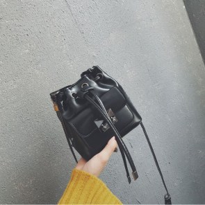 Вместительная сумка на затяжке фото