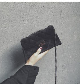 Классический велюровый женский клатч фото