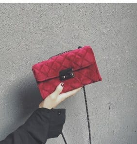 Классический велюровый женский клатч фото