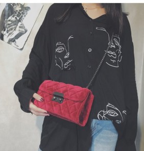 Классический велюровый женский клатч фото