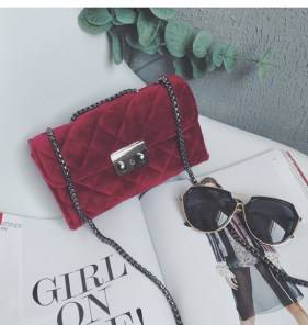 Классический велюровый женский клатч фото