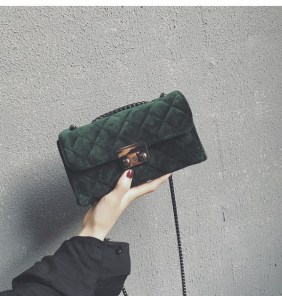 Классический велюровый женский клатч фото