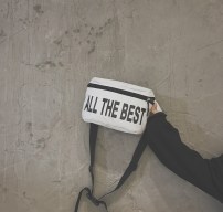 Небольшая сумка на плече с надписью All the best