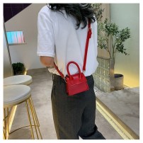 Маленькая микро сумка с ручками фото