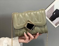 Клатч стеганий с металлической застежкой фото