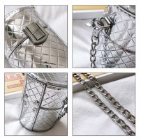 Мини сумка в форме бочки с цепочкой фото