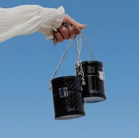 Мини сумка в форме бочки с цепочкой фото