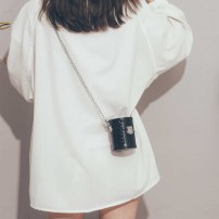 Мини сумка в форме бочки с цепочкой фото