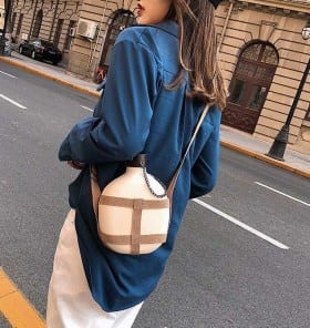 Сумка мини в форме фляги фото