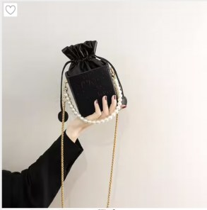 Квадратная мини сумка с мешком внутри фото