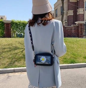 Прозрачная сумка клатч с ромашкой фото