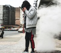 Стильные укорочение спортивные штаны с полосками фото