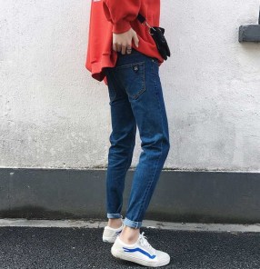 Мужские приталенные джинсы однотонные фото