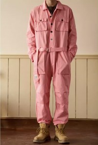 Яркий мужской комбинезон сплошной розовый - с длинными рукавами и большими карманами