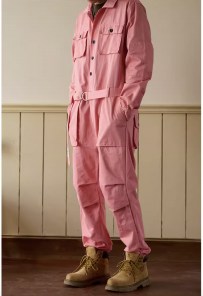 Яркий мужской комбинезон сплошной розовый - с длинными рукавами и большими карманами фото