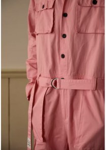 Яркий мужской комбинезон сплошной розовый - с длинными рукавами и большими карманами фото