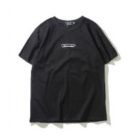 Свободная футболка с надписью на спине фото