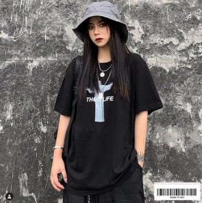 Свободная футболка с прикольным рисунком фото