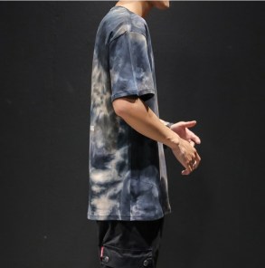 Мужская разноцветная футболка фото