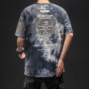 Мужская разноцветная футболка фото