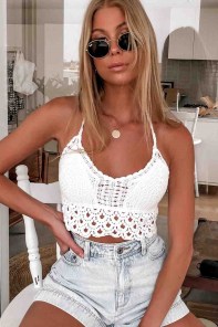 Модный вязаный топ на бретельках фото