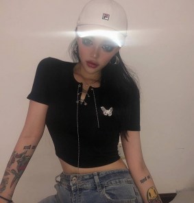 Черная футболка кроп топ с бабочкой