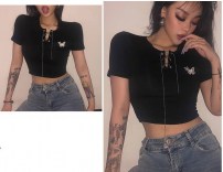 Черная футболка кроп топ с бабочкой фото