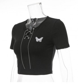 Черная футболка кроп топ с бабочкой фото