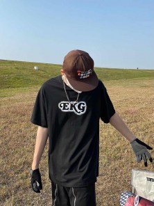 Футболка с серцем на спине фото