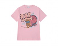 Яркая широкая футболка с большим рукавами и крутым рисунком фото