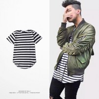 Мужская футболка удлиненная в полоску