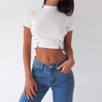 Женские белый топ с боковыми завязками с воротником под горло