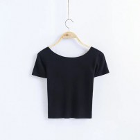 Женская футболка топ с открытой спиной фото