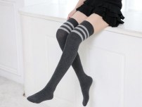 Высокие носки за колено с полосками фото