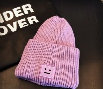 Большая женская шапка со смаилом фото