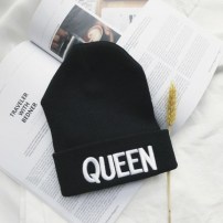 Черная шапка с надписью QUEEN фото
