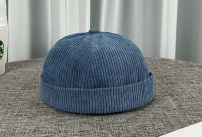 Вельветовая кепка бини без козырька фото