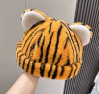 Плюшевая шапка с ушками и тигровым леопардовым принтом фото