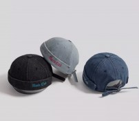 Джинсовая кепка без козырька с надписью фото