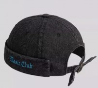 Джинсовая кепка без козырька с надписью фото