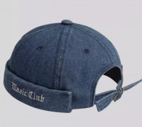Джинсовая кепка без козырька с надписью фото