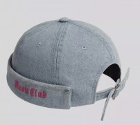 Джинсовая кепка без козырька с надписью фото
