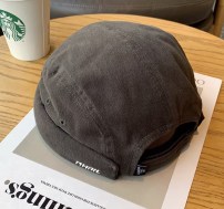 Плотная кепка без козырька в в ретро-стиле фото