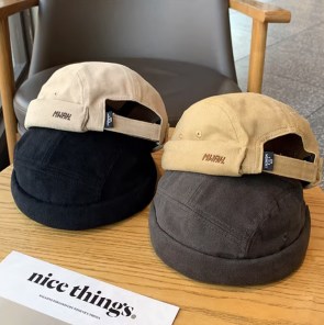 Плотная кепка без козырька в в ретро-стиле фото