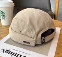 Плотная кепка без козырька в в ретро-стиле фото