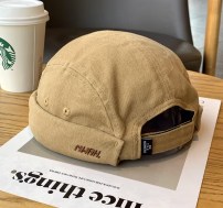 Плотная кепка без козырька в в ретро-стиле фото