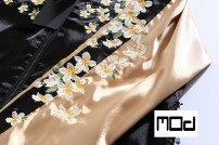 Бомбер женский с рисунком птицы на спине фото