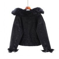 Куртка джинсовая с пышным меховым воротником фото