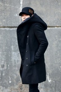 Мужское пальто с оромным воротником и с капюшоном